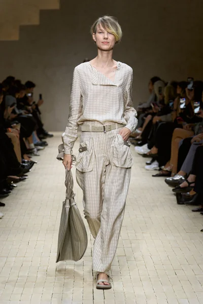 Look 8